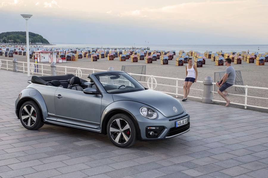  Volkswagen Beetle Convertible Denim 2016 года  (фото 10 из 41)